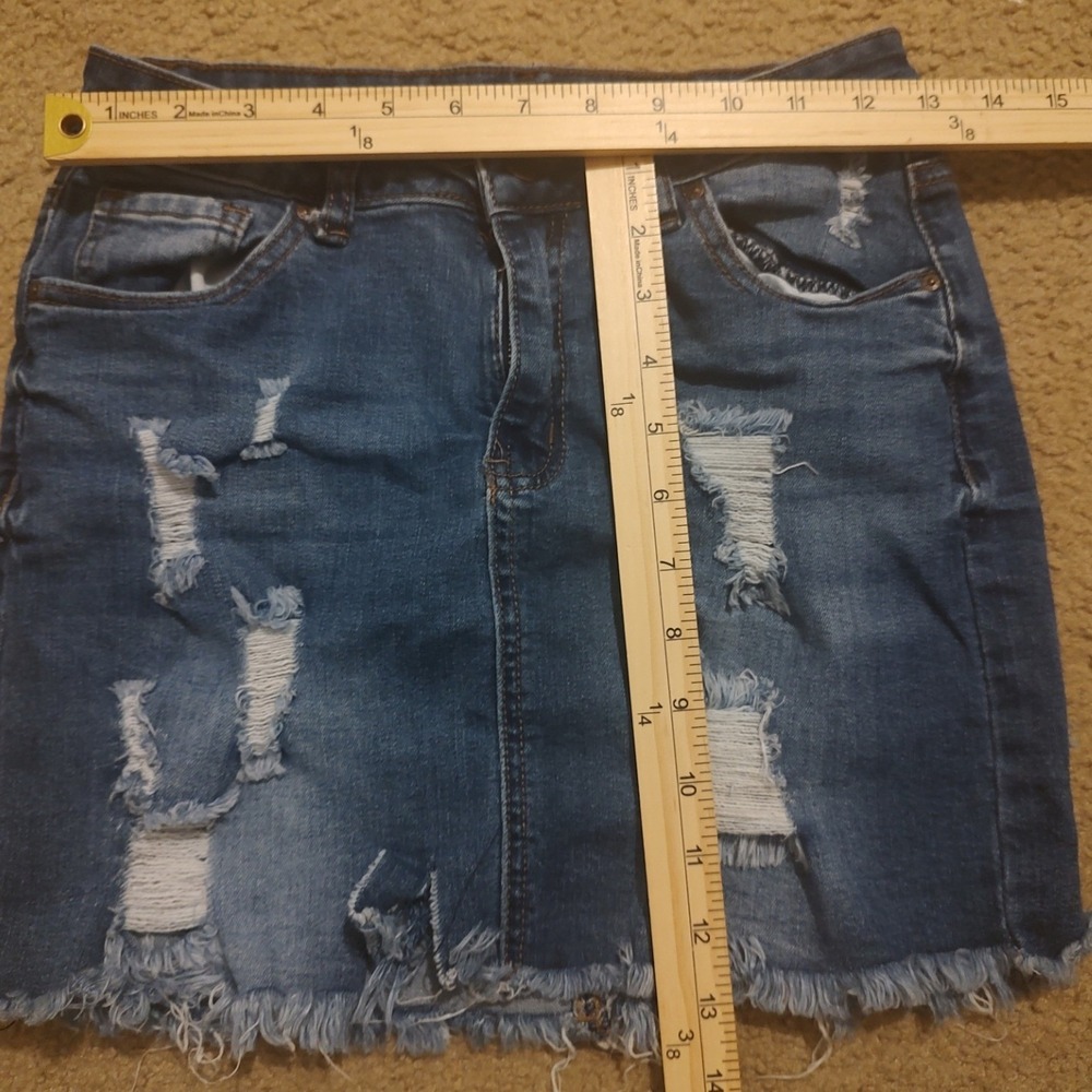 WAX JEAN‎ Los Angeles Distressed Denim Mini Skirt Ripped Frayed Hem